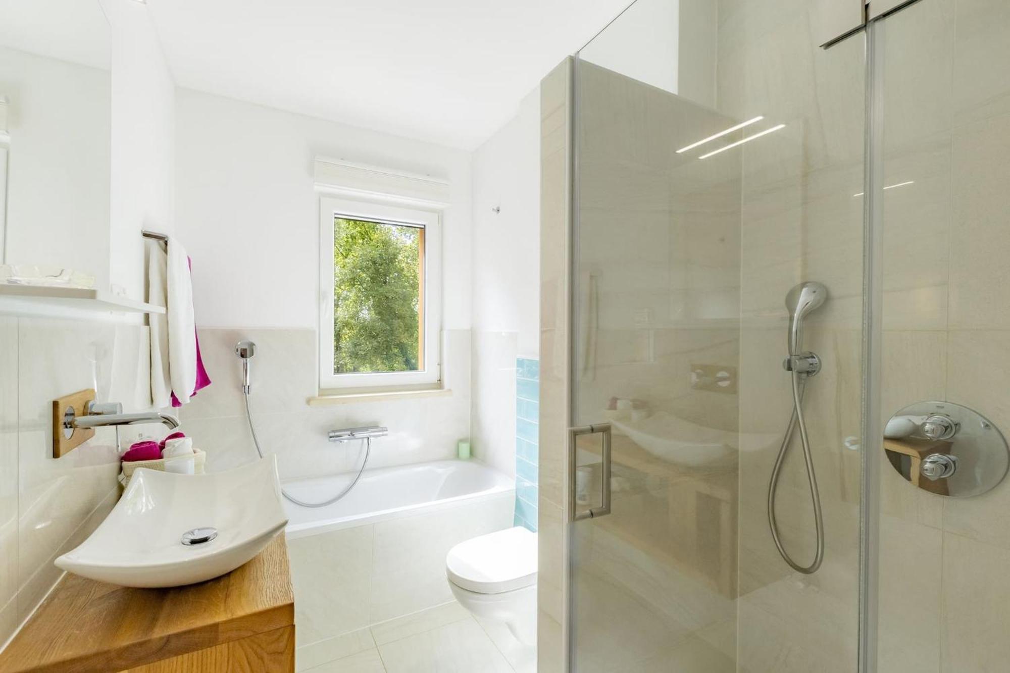Red House Trget With Swimming Pool, Sauna And Jacuzzi ラビン エクステリア 写真