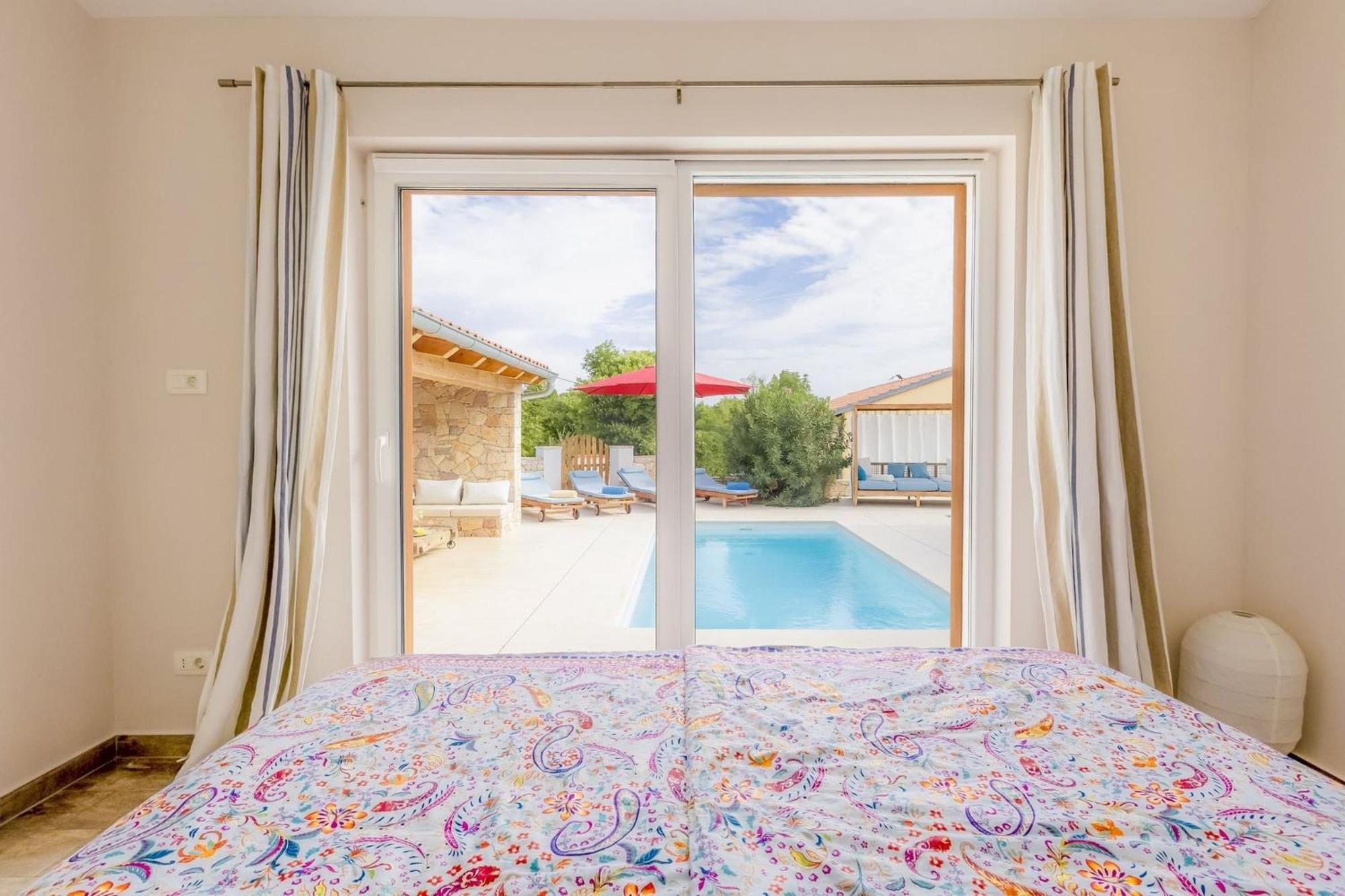 Red House Trget With Swimming Pool, Sauna And Jacuzzi ラビン エクステリア 写真