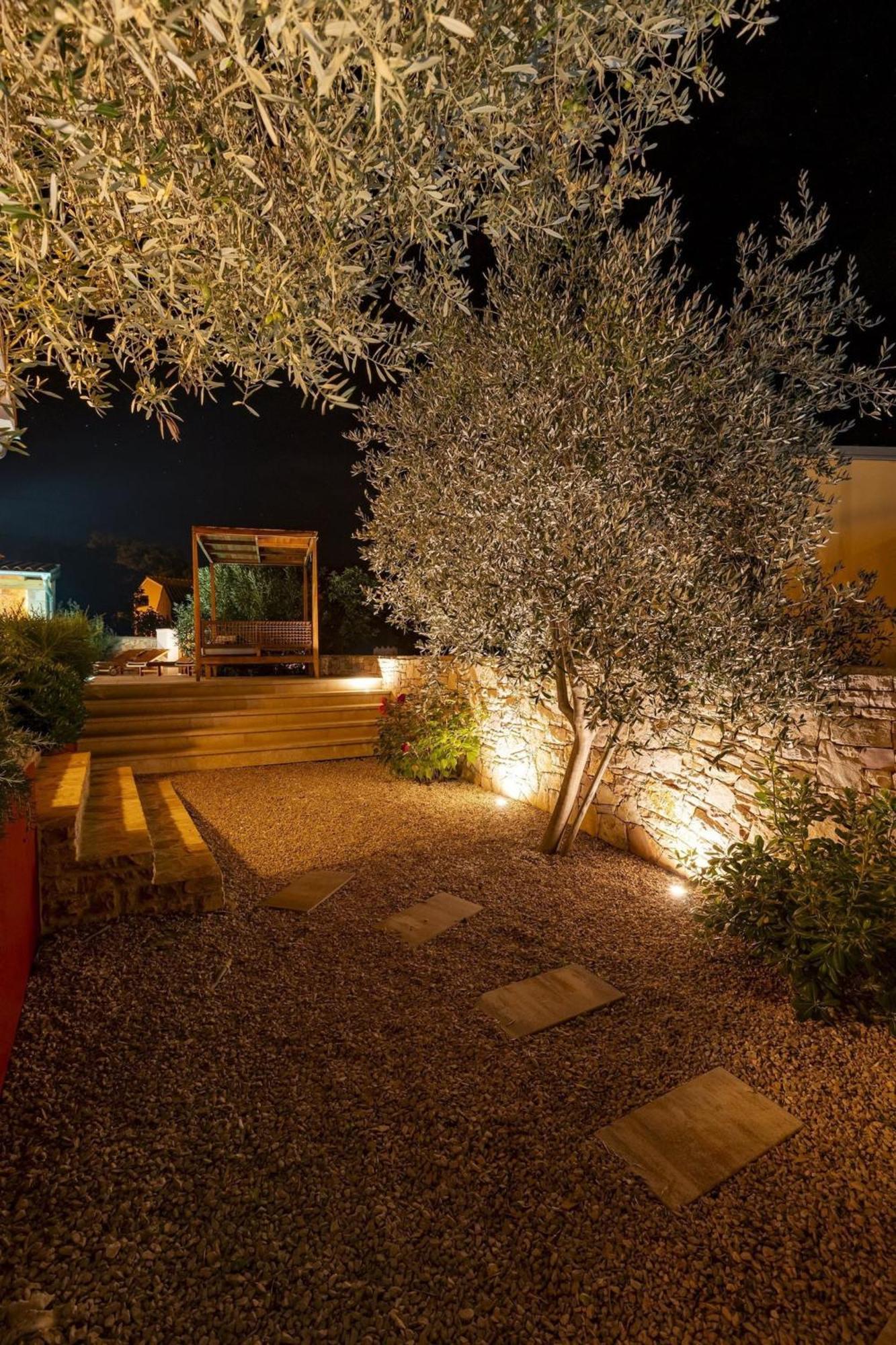 Red House Trget With Swimming Pool, Sauna And Jacuzzi ラビン エクステリア 写真