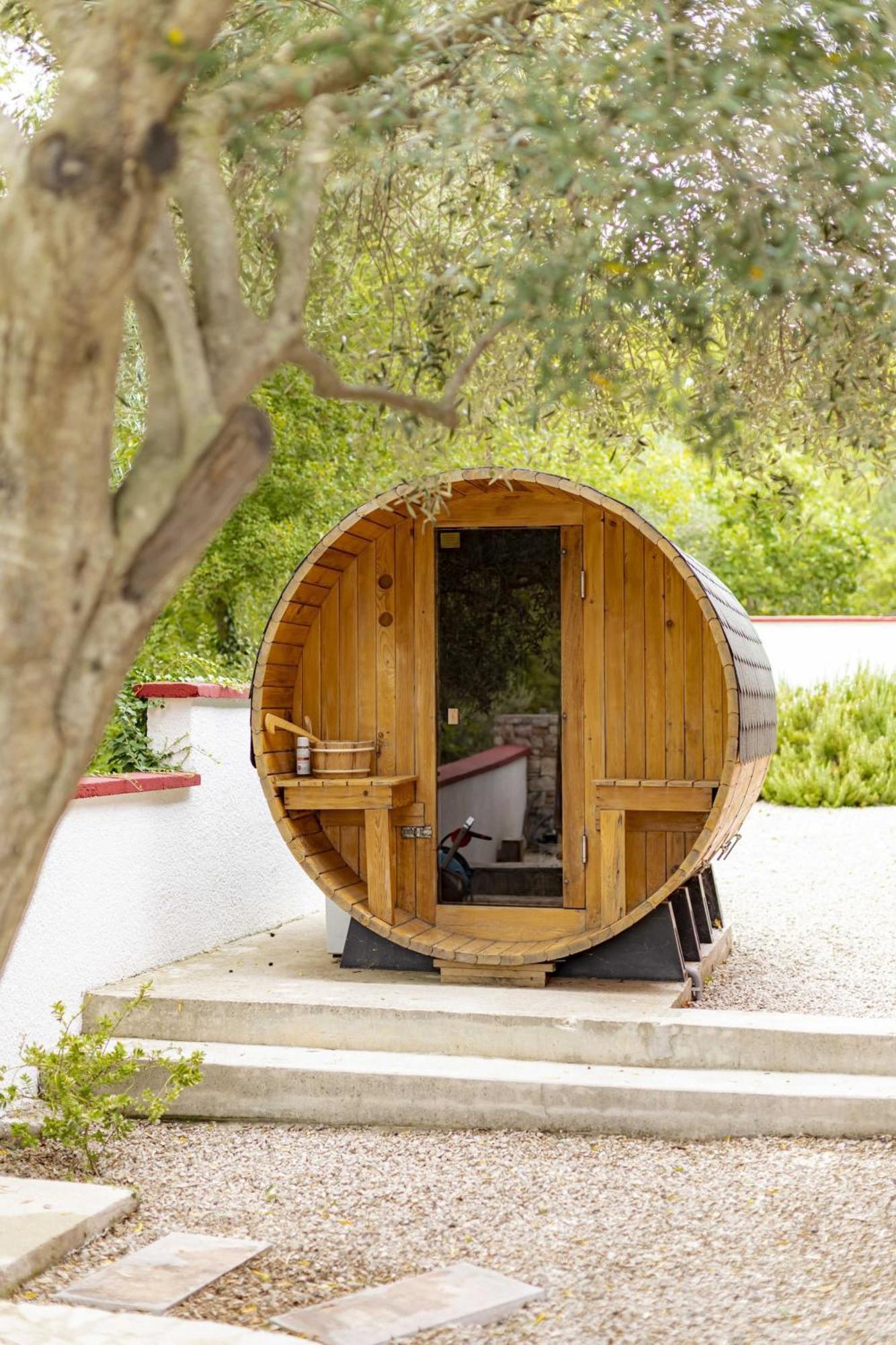Red House Trget With Swimming Pool, Sauna And Jacuzzi ラビン エクステリア 写真